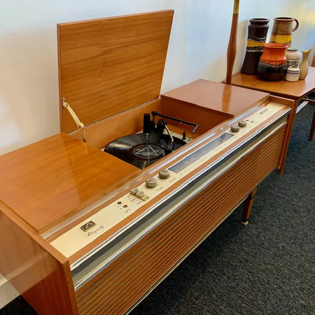 خریدار گرام آنتیک دست دوم کیست و چگونه می‌توان بهترین قیمت را برای دستگاه‌های گرام قدیمی دریافت کرد؟