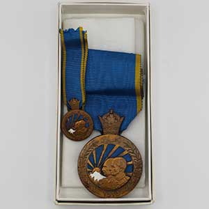 خریدار مدال شاهی آنتیک کیست و چگونه می‌توان بهترین قیمت را برای فروش مدال‌های سلطنتی دریافت کرد؟