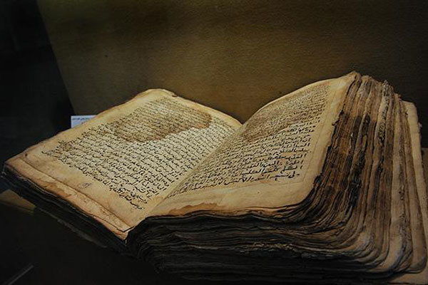 خریدار کتاب خطی قدیمی چه کسی است و کتاب‌های ارزشمند شما چقدر قیمت دارند؟