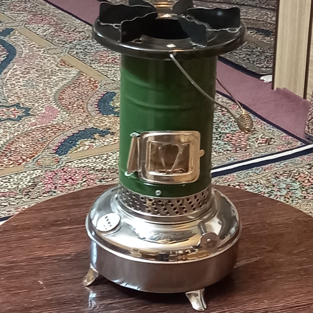 خریدار چراغ نفتی قدیمی کیست و چرا سمساری رشیدی بهترین خریدار این کالای آنتیک است؟