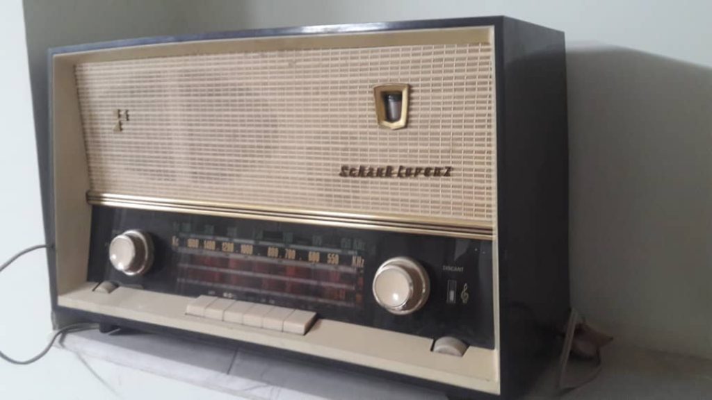 بهترین خریدار رادیو لامپی آنتیک در تهران چه کسی است؟