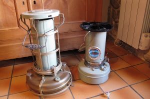 خریدار چراغ نفتی قدیمی کیست و چرا سمساری رشیدی بهترین خریدار این کالای آنتیک است؟