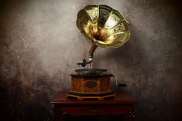 بهترین خریدار گرامافون قدیمی کیست و گرامافون آنتیک شما چقدر میارزد؟