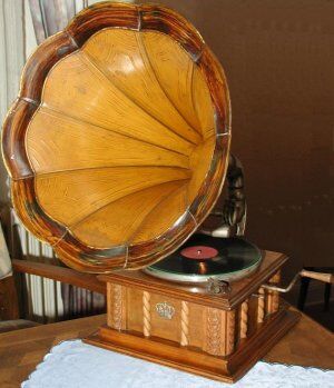 بهترین خریدار گرامافون قدیمی کیست و گرامافون آنتیک شما چقدر میارزد؟