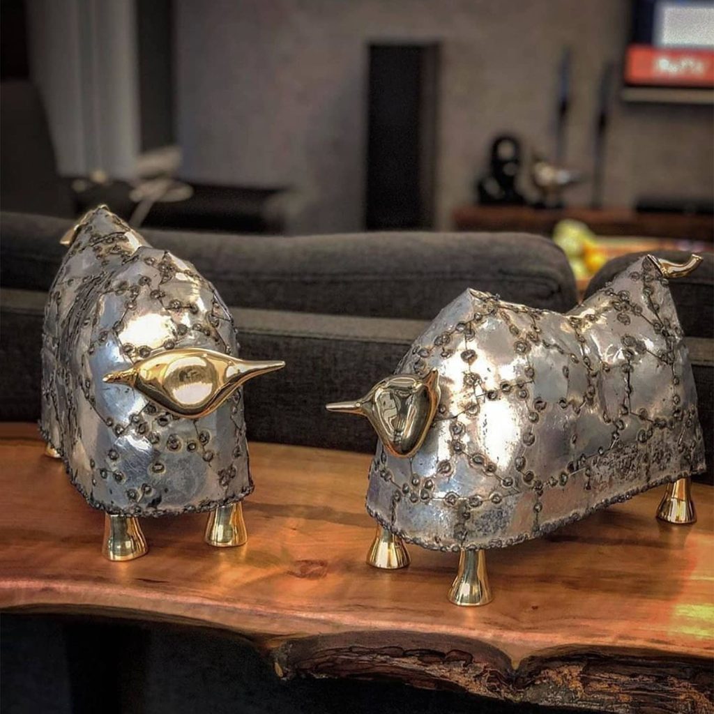 بهترین خریدار عتیقه‌های دکوری فلزی کیست و چگونه بیشترین قیمت را دریافت کنیم؟