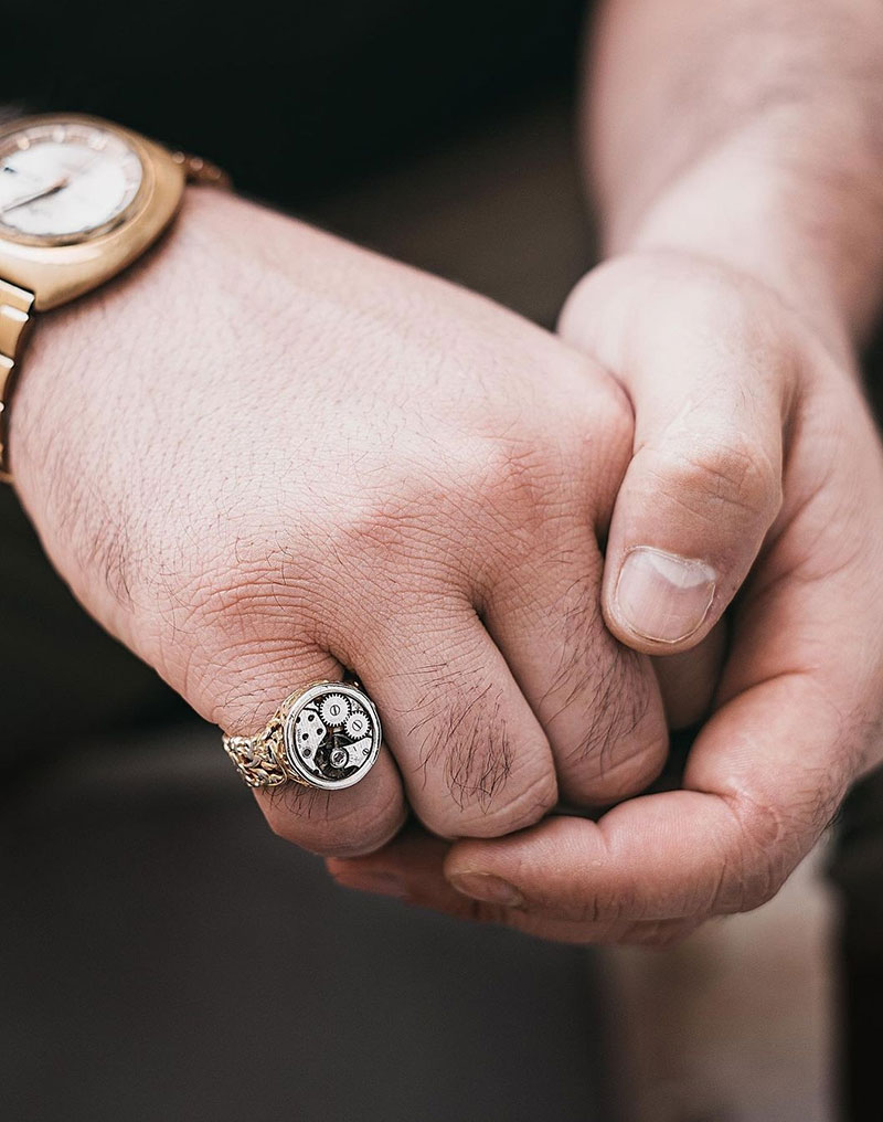 بهترین خریدار مجموعه انگشتر و ساعت های مچی عتیقه کیست و چطور بالاترین قیمت را بگیریم؟